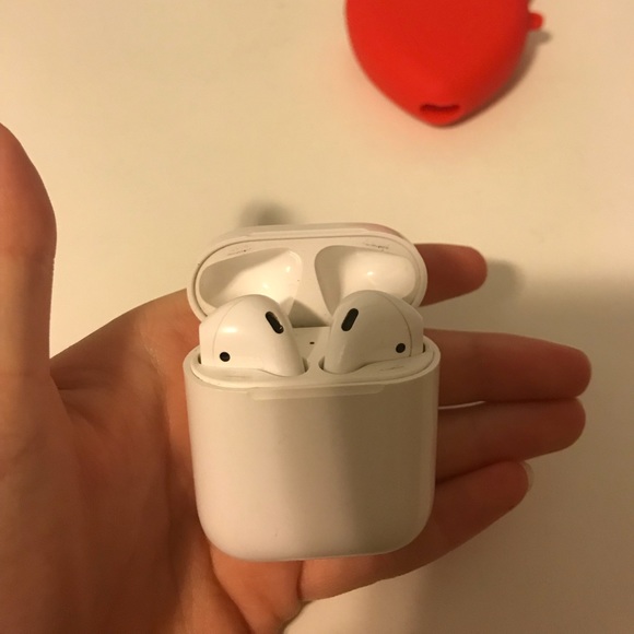 airpods second gen! - Picture 3 of 8